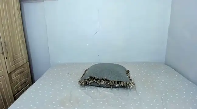 Snapshot of shantal_r0mance chatting on 12/19/24, 08:34 shantal r0mance online show from 12/19/24, 08:34