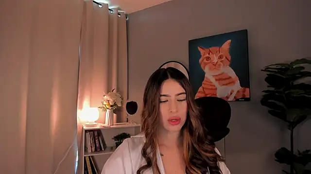 LiaPearce online show from 10/28/25, 12:30