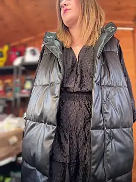 DaisyVibesss online show from 12/31/24, 10:48