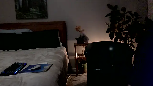 Snapshot of StrongMuscularAndHuge chatting on 04/16/26, 08:59 StrongMuscularAndHuge online show from 04/16/26, 08:59