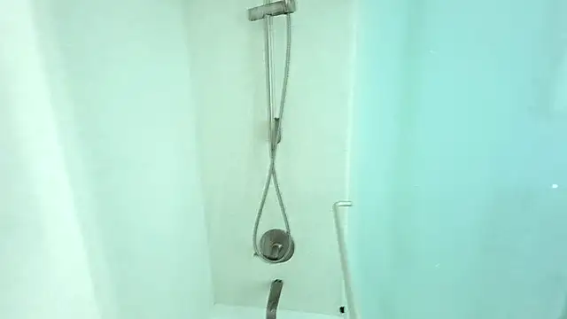 Snapshot of StrongMuscularAndHuge chatting on 04/21/26, 07:36 StrongMuscularAndHuge online show from 04/21/26, 07:36