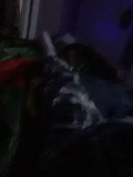 Snapshot of Hugetings chatting on 12/17/24, 03:17 Hugetings online show from 12/17/24, 03:17