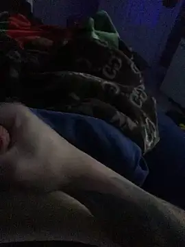 Snapshot of Hugetings chatting on 12/19/24, 03:30 Hugetings online show from 12/19/24, 03:30