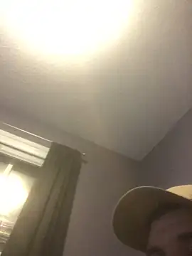 Snapshot of Hugetings chatting on 12/28/24, 09:20 Hugetings online show from 12/28/24, 09:20