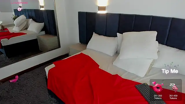 Snapshot of EmilySumer chatting on 12/22/24, 07:42 EmilySumer online show from 12/22/24, 07:42