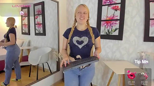 Snapshot of EmilySumer chatting on 02/16/25, 10:32 EmilySumer online show from 02/16/25, 10:32