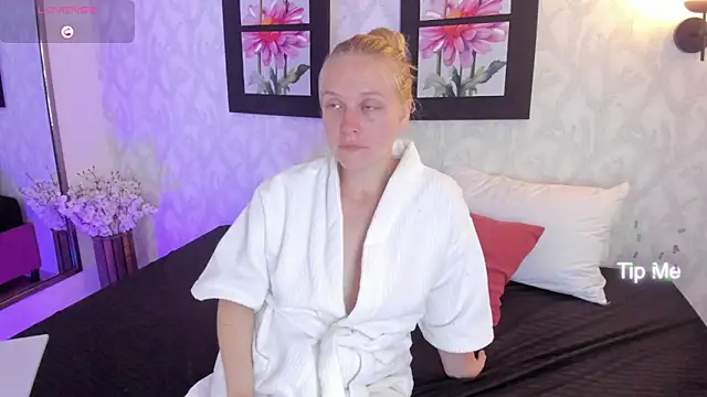 Snapshot of EmilySumer chatting on 03/20/25, 05:57 EmilySumer online show from 03/20/25, 05:57