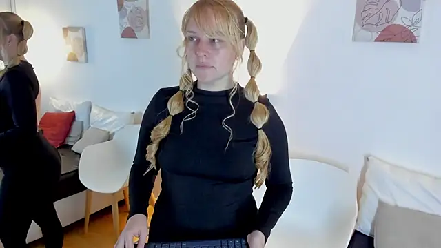 EmilySumer online show from 02/18/26, 11:55