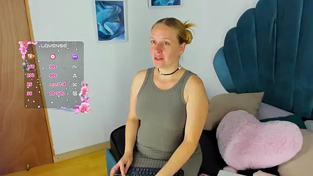 Snapshot of EmilySumer chatting on 07/03/26, 09:21 EmilySumer online show from 07/03/26, 09:21