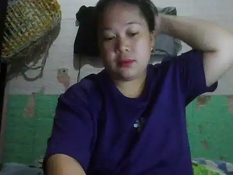 Snapshot of hotsexylyn chatting on 12/16/25, 04:39 hotsexylyn online show from 12/16/25, 04:39