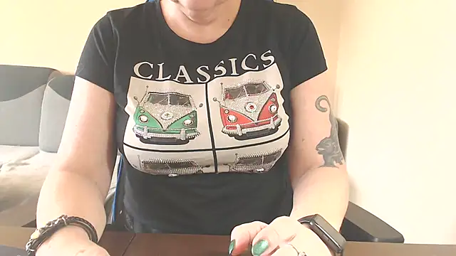 Snapshot of Diablica41 chatting on 10/04/25, 06:33 Diablica41 online show from 10/04/25, 06:33