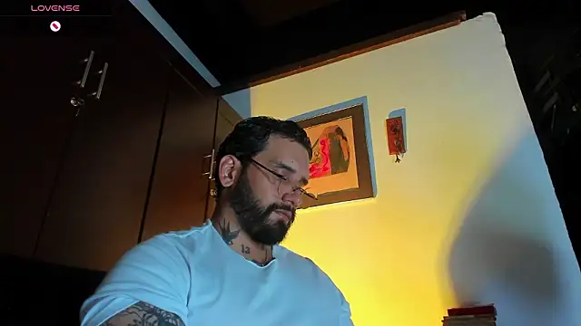 Snapshot of CamiloGray_ chatting on 03/12/26, 02:45 CamiloGray online show from 03/12/26, 02:45