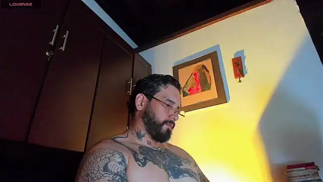 Snapshot of CamiloGray_ chatting on 04/29/26, 02:10 CamiloGray online show from 04/29/26, 02:10