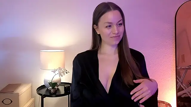 Snapshot of MilaFleur chatting on 02/14/25, 09:24 MilaFleur online show from 02/14/25, 09:24