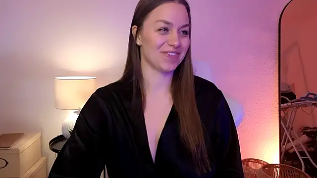 Snapshot of MilaFleur chatting on 02/14/25, 03:05 MilaFleur online show from 02/14/25, 03:05