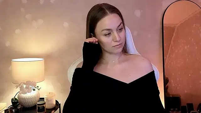 Snapshot of MilaFleur chatting on 10/04/25, 02:26 MilaFleur online show from 10/04/25, 02:26