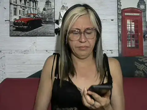 Snapshot of divahot08 chatting on 12/05/24, 03:28 divahot08 online show from 12/05/24, 03:28