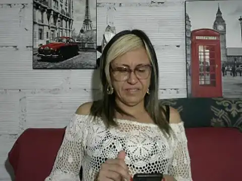 Snapshot of divahot08 chatting on 12/12/24, 02:33 divahot08 online show from 12/12/24, 02:33