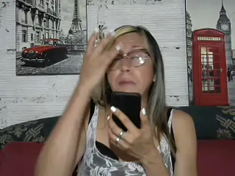 Snapshot of divahot08 chatting on 01/09/25, 01:56 divahot08 online show from 01/09/25, 01:56