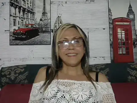 Snapshot of divahot08 chatting on 01/13/25, 09:42 divahot08 online show from 01/13/25, 09:42