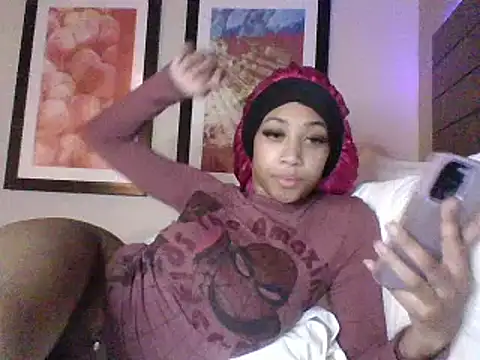 Snapshot of sexybribri@xh chatting on 01/01/25, 09:28 sexybribrixh online show from 01/01/25, 09:28