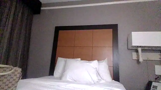 Snapshot of sexybribri@xh chatting on 10/11/25, 04:12 sexybribrixh online show from 10/11/25, 04:12