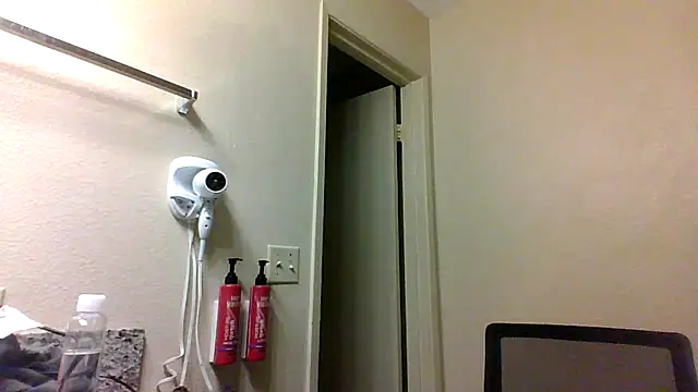 Snapshot of sexybribri@xh chatting on 10/18/25, 05:10 sexybribrixh online show from 10/18/25, 05:10