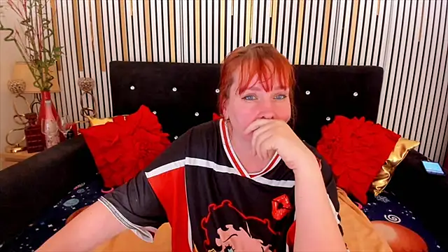 Snapshot of SinFulTitsDD chatting on 02/17/26, 01:18 SinFulTitsDD online show from 02/17/26, 01:18