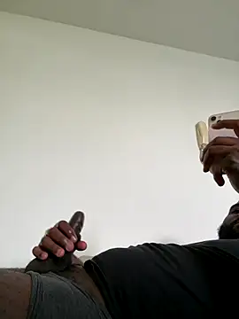 Snapshot of waakenda chatting on 12/14/25, 08:35 waakenda online show from 12/14/25, 08:35