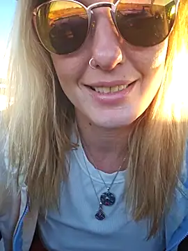 SheIsSomething online show from 12/03/25, 11:58