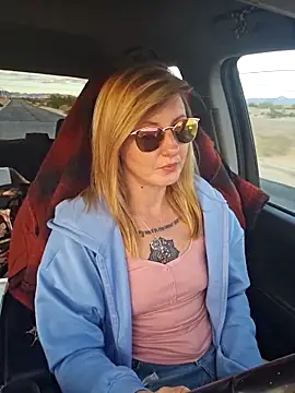 SheIsSomething online show from 01/06/26, 12:03