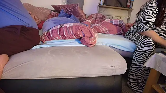 Snapshot of HotBiPaar chatting on 03/13/25, 09:48 HotBiPaar online show from 03/13/25, 09:48