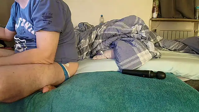 Snapshot of HotBiPaar chatting on 11/20/25, 11:04 HotBiPaar online show from 11/20/25, 11:04