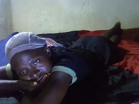 Snapshot of cute-shamza chatting on 10/15/25, 04:23 cute-shamza online show from 10/15/25, 04:23