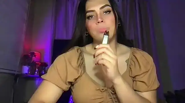 Snapshot of _MissKhimberlyXxx_ chatting on 12/31/24, 06:48  MissKhimberlyXxx  online show from 12/31/24, 06:48