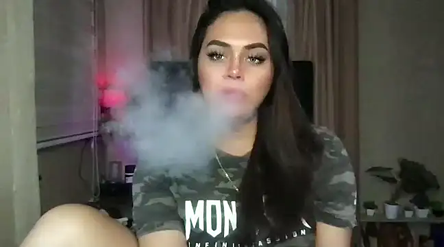 Snapshot of _MissKhimberlyXxx_ chatting on 01/24/25, 04:06  MissKhimberlyXxx  online show from 01/24/25, 04:06