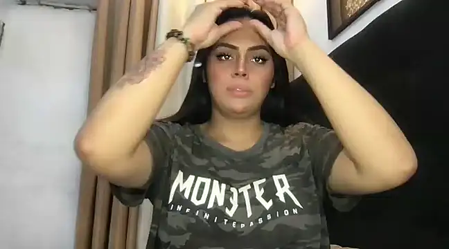 Snapshot of _MissKhimberlyXxx_ chatting on 02/14/25, 01:08  MissKhimberlyXxx  online show from 02/14/25, 01:08