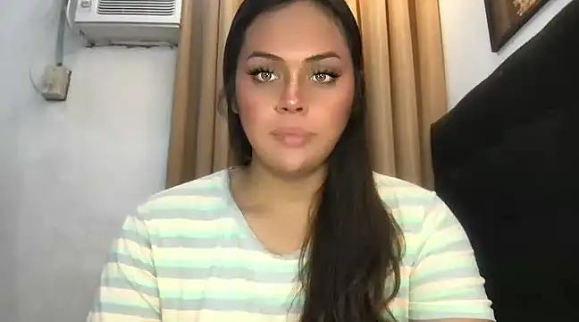 Snapshot of _MissKhimberlyXxx_ chatting on 02/26/25, 06:00  MissKhimberlyXxx  online show from 02/26/25, 06:00