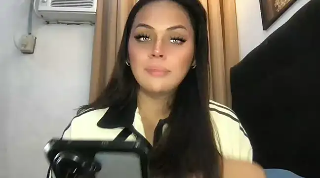 Snapshot of _MissKhimberlyXxx_ chatting on 02/28/25, 08:39  MissKhimberlyXxx  online show from 02/28/25, 08:39