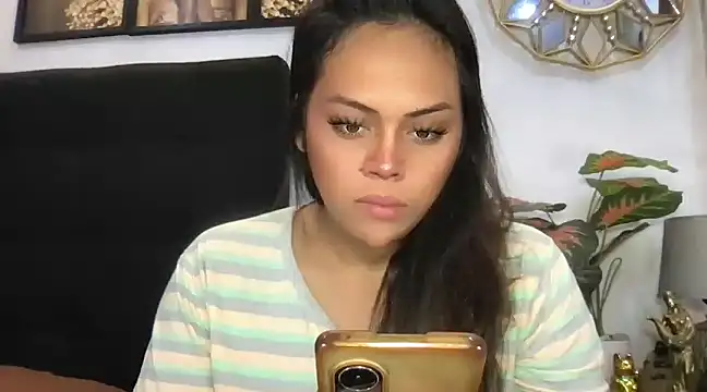 Snapshot of _MissKhimberlyXxx_ chatting on 03/17/25, 10:06  MissKhimberlyXxx  online show from 03/17/25, 10:06