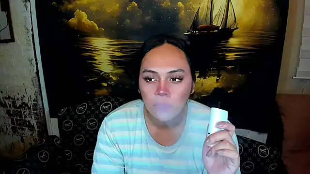 Snapshot of _MissKhimberlyXxx_ chatting on 10/05/25, 09:13  MissKhimberlyXxx  online show from 10/05/25, 09:13