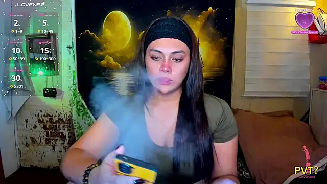 Snapshot of _MissKhimberlyXxx_ chatting on 10/13/25, 01:33  MissKhimberlyXxx  online show from 10/13/25, 01:33