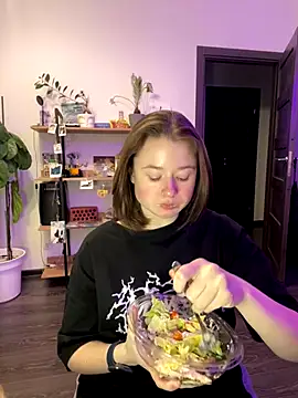 Snapshot of sweetest_pie chatting on 12/04/24, 06:17 sweetest pie online show from 12/04/24, 06:17