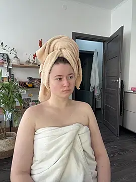 Snapshot of sweetest_pie chatting on 02/19/25, 12:11 sweetest pie online show from 02/19/25, 12:11