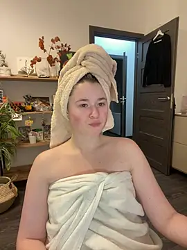 Snapshot of sweetest_pie chatting on 02/27/25, 12:21 sweetest pie online show from 02/27/25, 12:21