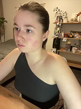 Snapshot of sweetest_pie chatting on 03/06/25, 08:27 sweetest pie online show from 03/06/25, 08:27