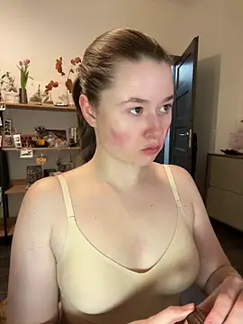 Snapshot of sweetest_pie chatting on 03/11/25, 10:53 sweetest pie online show from 03/11/25, 10:53