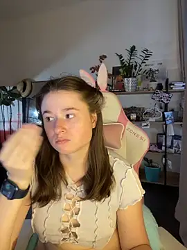 Snapshot of sweetest_pie chatting on 09/21/25, 03:57 sweetest pie online show from 09/21/25, 03:57