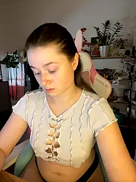 Snapshot of sweetest_pie chatting on 09/26/25, 06:45 sweetest pie online show from 09/26/25, 06:45