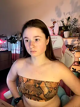 Snapshot of sweetest_pie chatting on 09/27/25, 06:24 sweetest pie online show from 09/27/25, 06:24